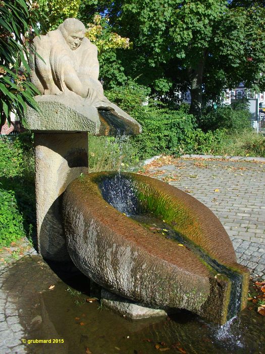 Denkmalbrunnen 'Waschfrau' für Henriette Lustig