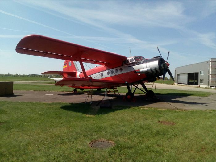 AN 2 auf dem Flugplatz Strausberg