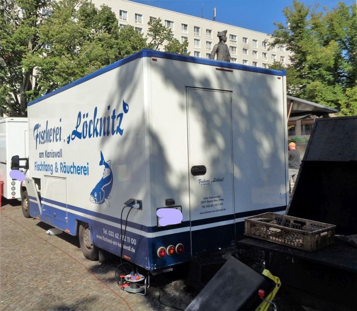 Verkaufswagen auf dem Marktplatz Friedrichshagen