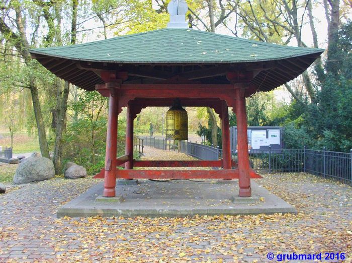 Glockentempel mit der Berliner Weltfriedensglocke