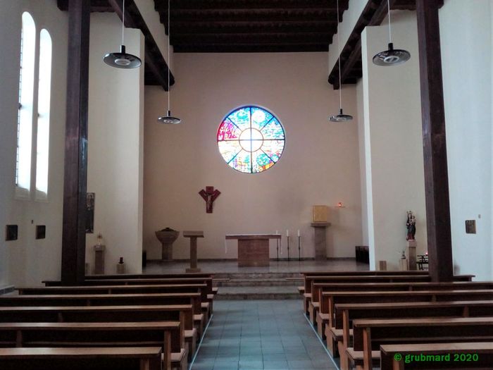 Blick zum Altar der St. Franziskus-Kirche in Friedrichshagen