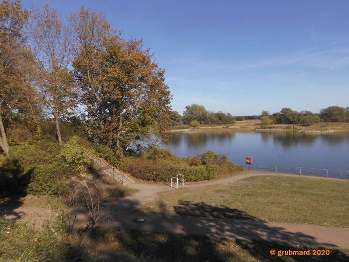 Westliches Brückenfundament mit Elbeblick