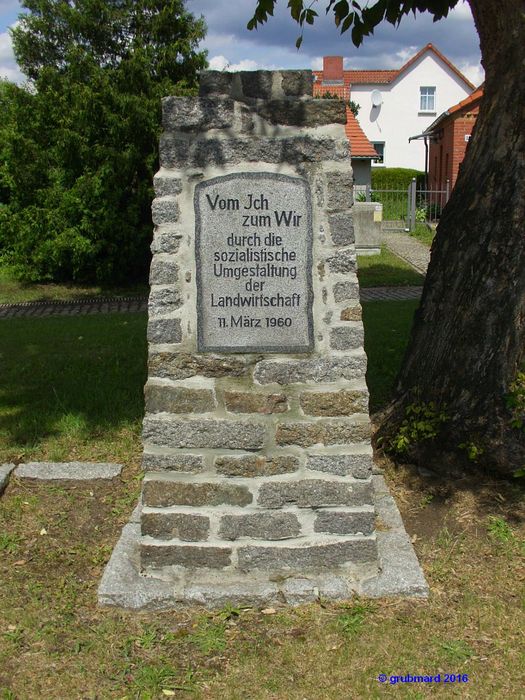 Denkmal für die sozialistische Umgestaltung der Landwirtschaft in Schlunkendorf (bei Beelitz)