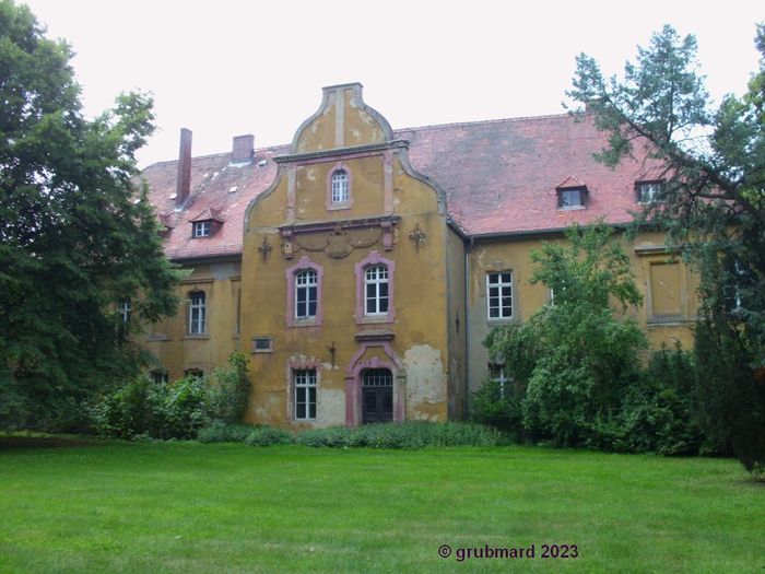 Schloss Lindenberg (Tauche) - Ostseite - Gutsparkseite