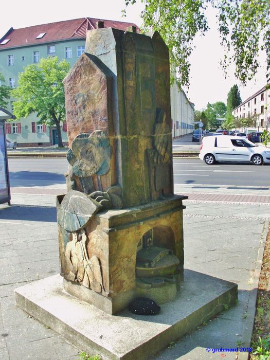 Skulptur -Leben in Köpenick- in Berlin-Spindlersfeld