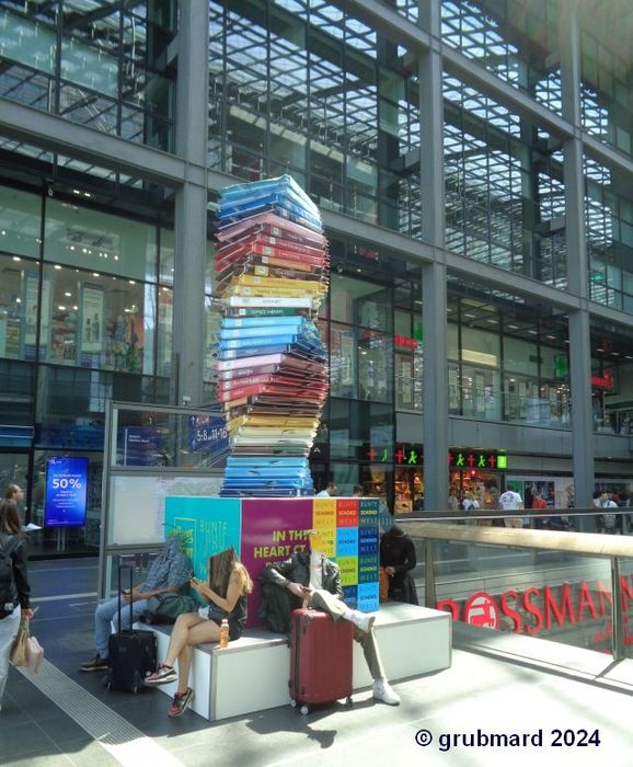 Ritter Sport-Werbesäule in der nördlichen Bahnhofshalle (I)