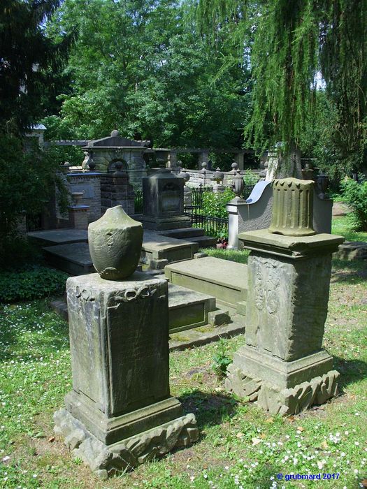Grabmale und Gräber aus dem 18. Jahrhundert