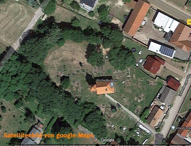 Burgwall mit Kirche und Friedhof (Satellitenfoto bei google-Maps)