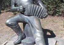 Bild zu Bronze-Skulptur »Harmonikaspieler« im Bellevuepark