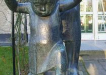 Bild zu Bronze-Skulptur »Der erste Schritt«