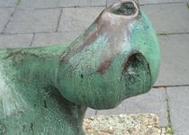 Bild zu Bronze-Skulptur »Liegende« (von Henry Moore)