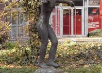 Bild zu Bronze-Skulptur »Die große Palucca« auf dem Garnisonkirchplatz