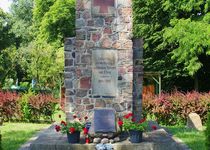 Bild zu Ehrenhain und deutsches Kriegerdenkmal Vehlefanz