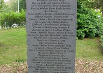 Bild zu Denkmal für die Opfer des Absturzes des Birgenair-Flugs 301 vom 6.2.1996