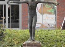 Bild zu Bronze-Skulptur »Die große Palucca« auf dem Garnisonkirchplatz