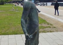 Bild zu Bronze-Skulptur »Fischer« im Luisenhain
