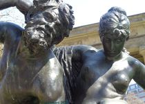 Bild zu Bronze-Skulptur »Kentaur mit Nymphe« an der Alten Nationalgalerie