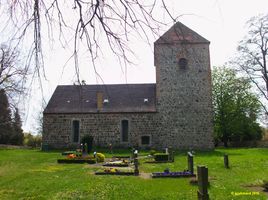 Bild zu Dorfkirche (ehemalige Templerkapelle) und Friedhof