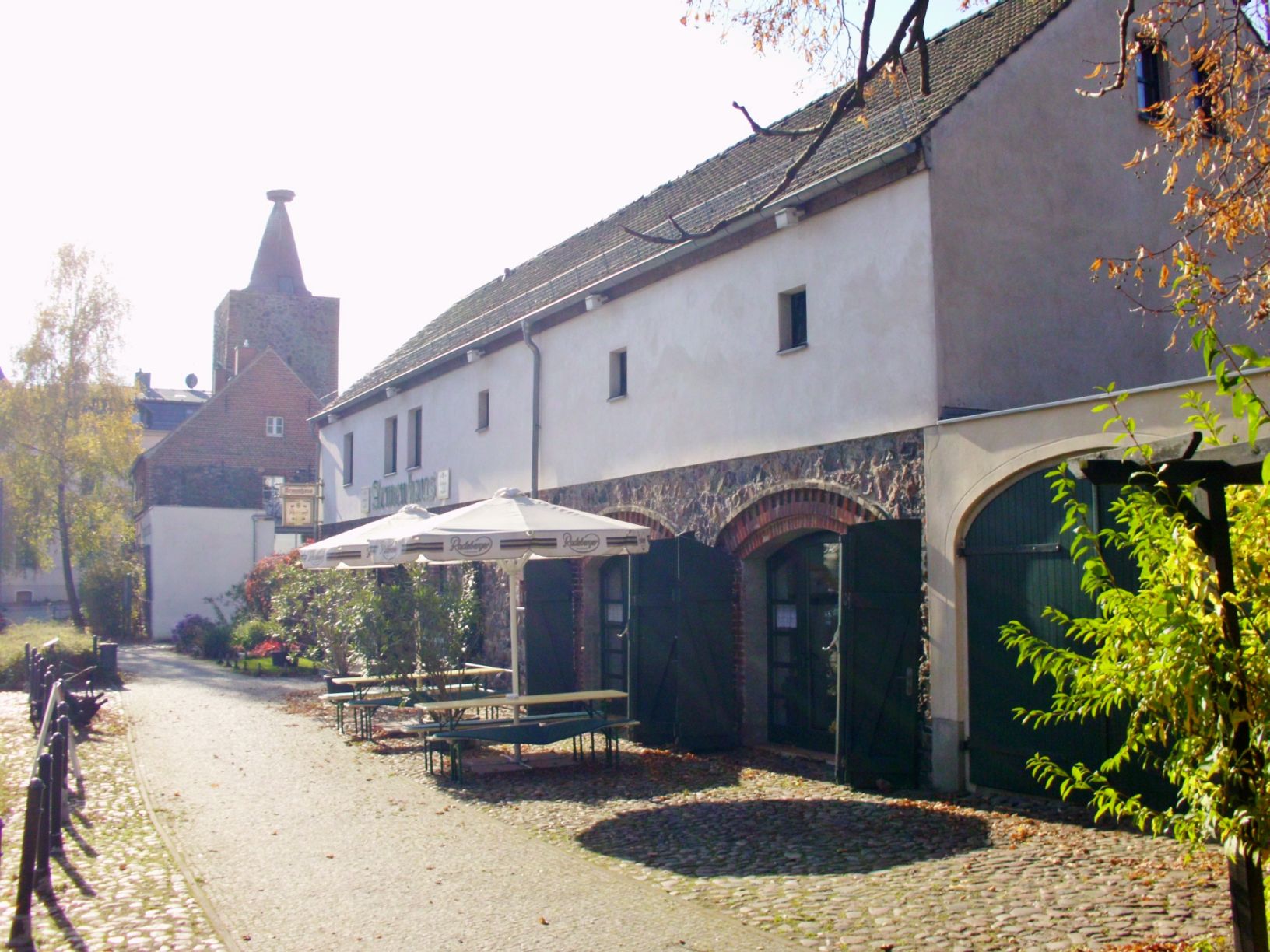 Restaurant &quot;Armenhaus&quot; mit dem Strausberger Tor in Altlandsberg