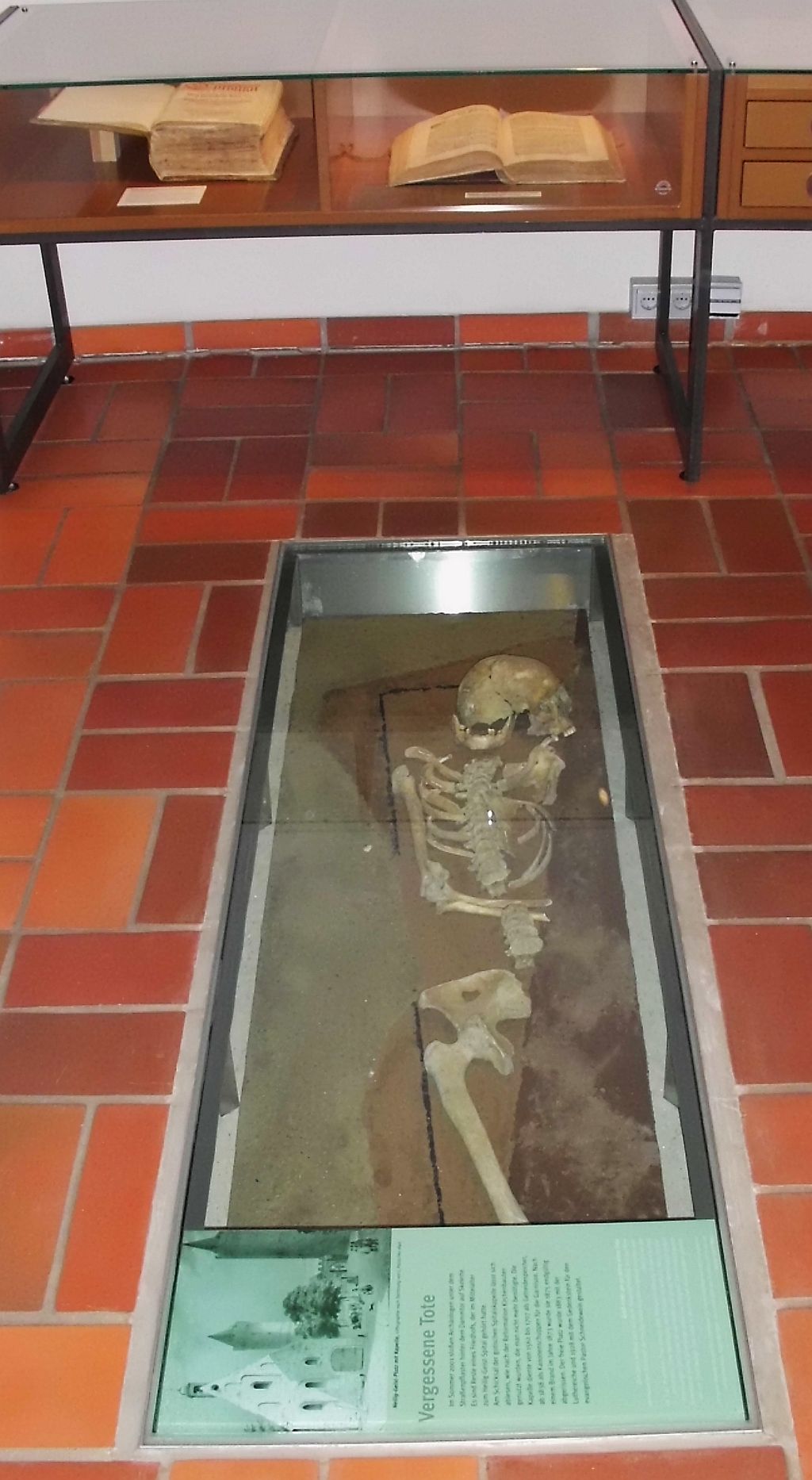 40-50jährige tote Frau aus dem Mittelalter vom ehemaligen Heilig-Geist-Kirchhof, gefunden 2001 bei Bauarbeiten