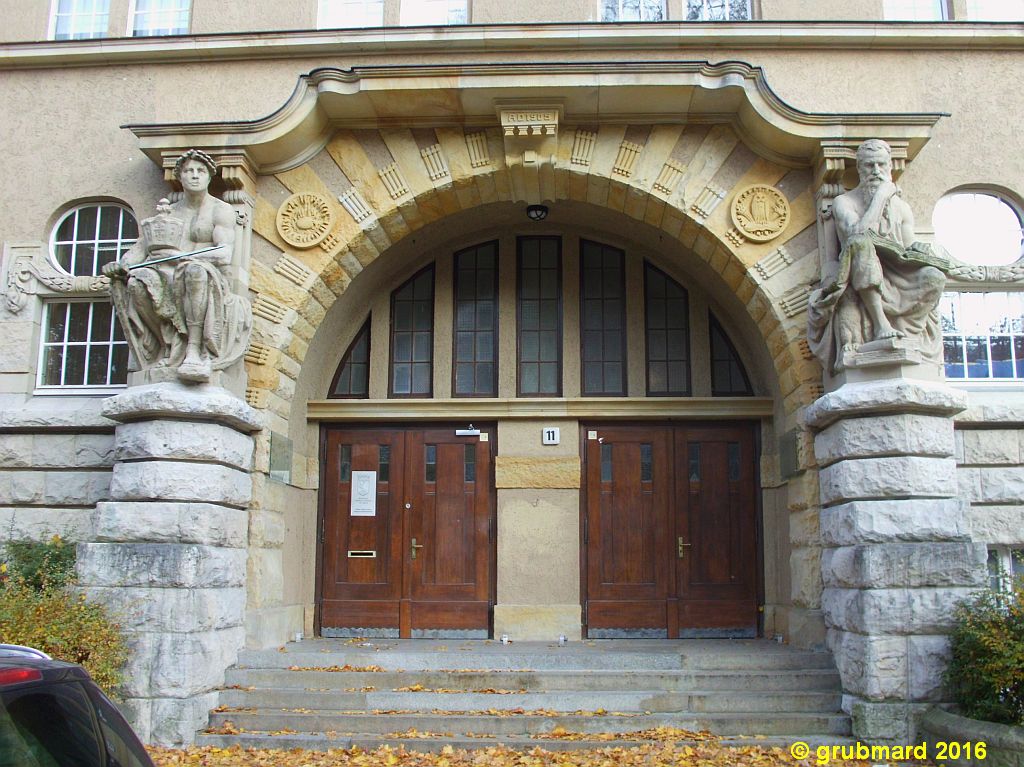 Portal der Wilhelm-Bölsche-Schule von 1905