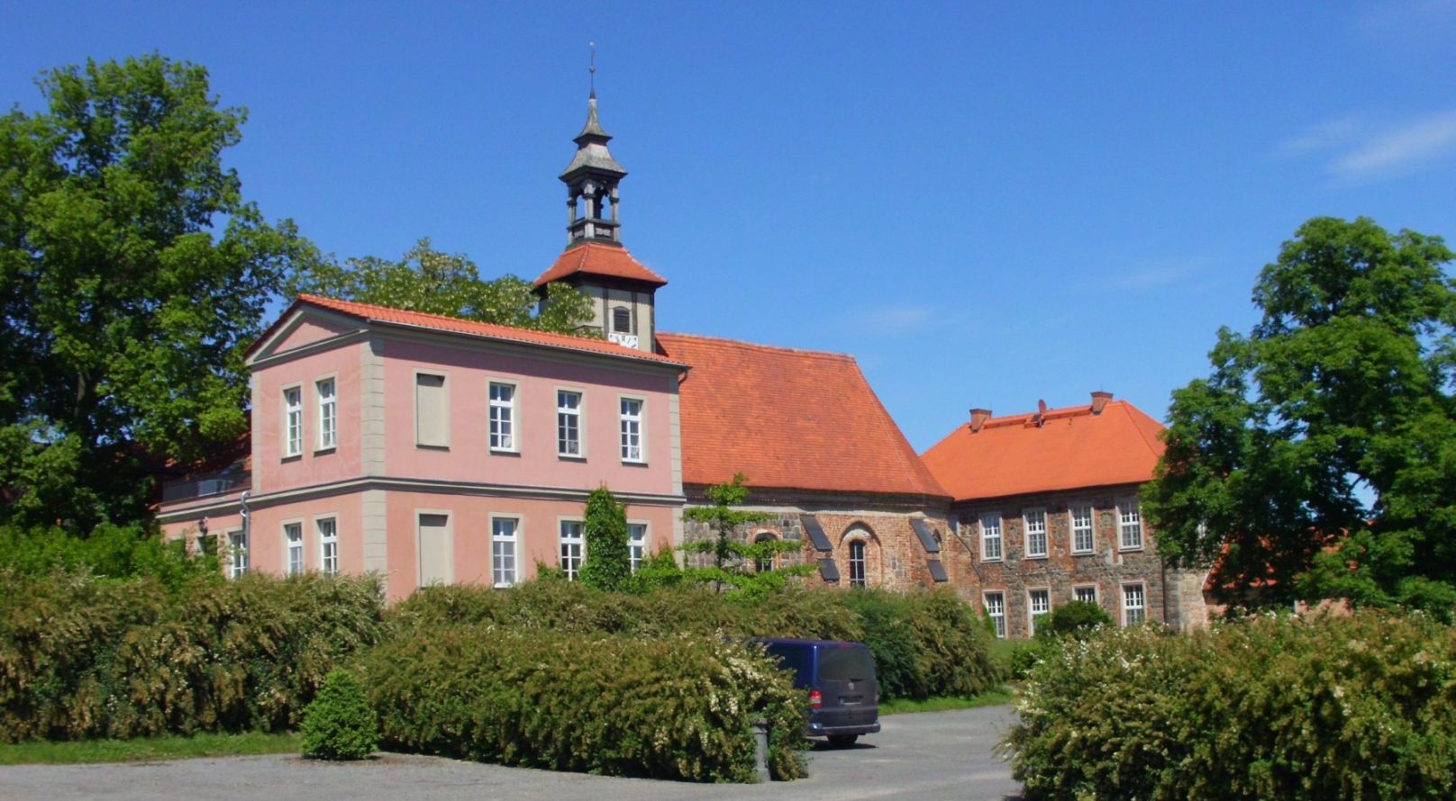 Komturei Lietzen (Gutsverwaltung, Komtureikirche, Herrenhaus)