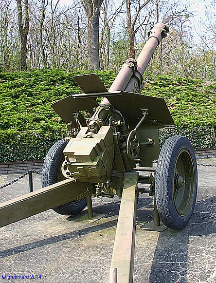 Gedenkstätte Seelower Höhen: Sowjetische 152mm-Haubitze Modell 1943 (2827 Stück gebaut zwischen 1943 und 1949)