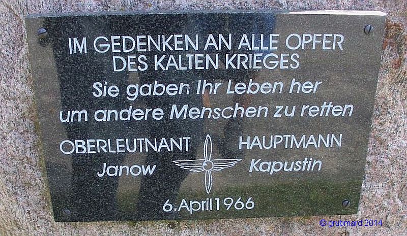 Luftfahrtmuseum Finowfurt - Gedenkstein für die beiden sowjetischen Piloten, die 1966 beim Absturz ihrer Maschine in den West-Berliner Stößensee ums Leben kamen.