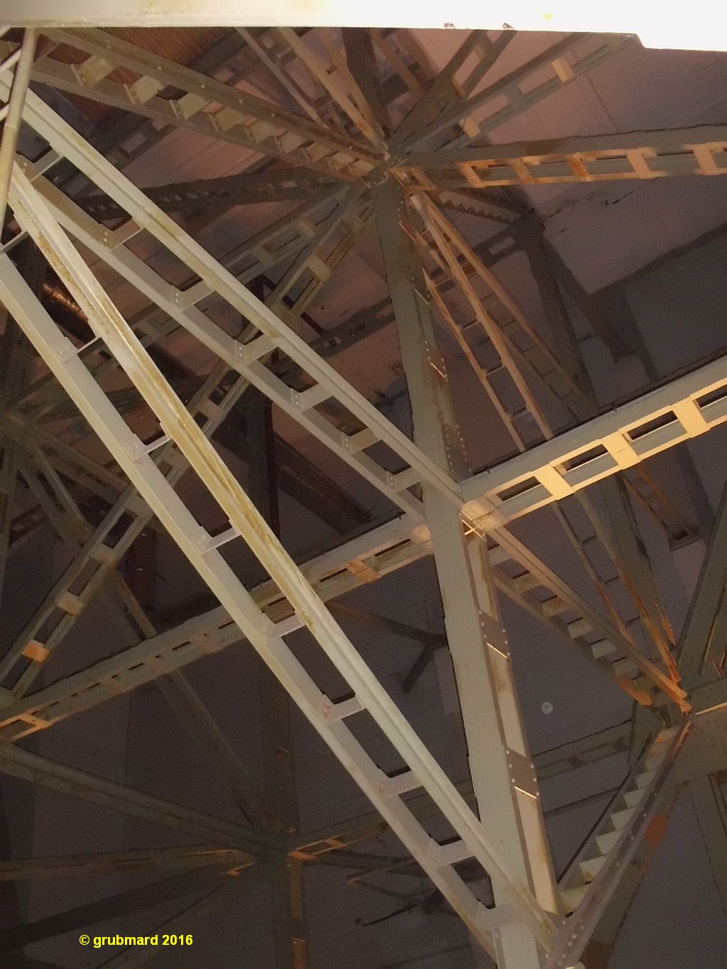 Stahlkonstruktion im Turmfuß