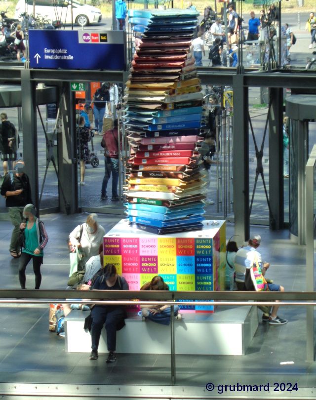 Ritter Sport-Werbesäule in der nördlichen Bahnhofshalle (II)