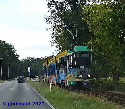 Tatra-Straßenbahnzug der SRS in Schöneiche, Kalkberger Straße.