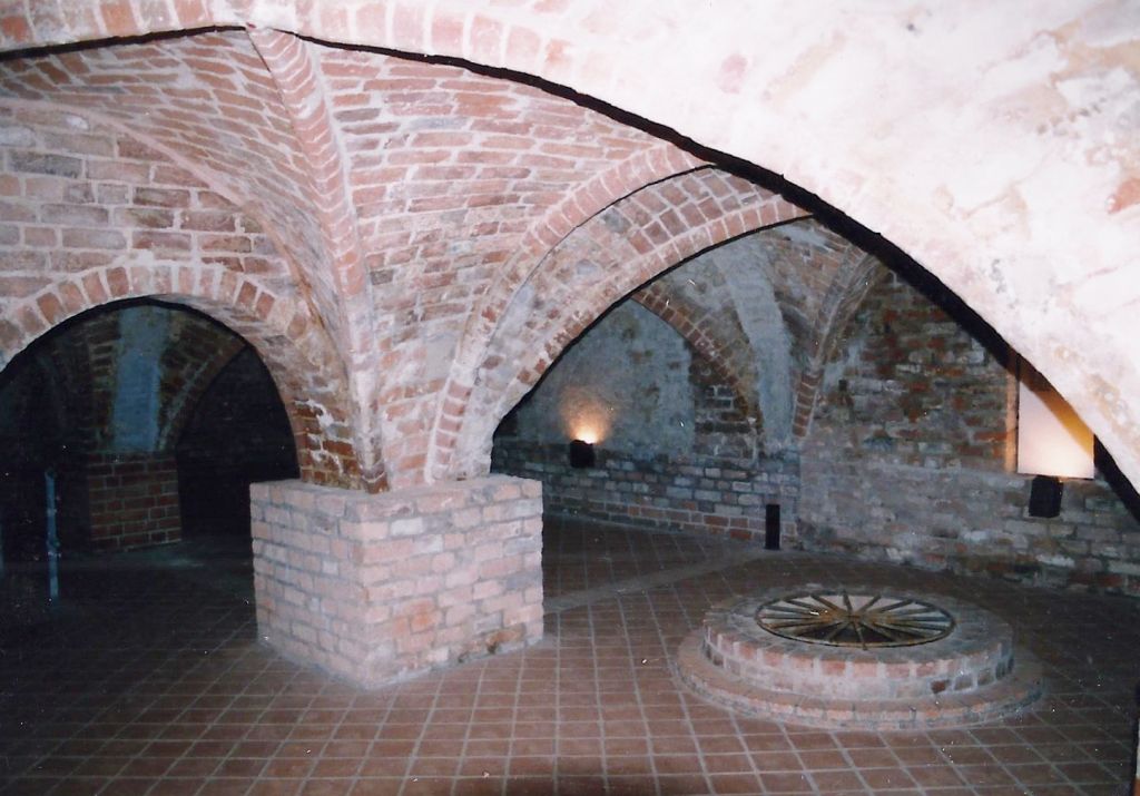 Kloster Cismar - Gewölbekeller mit Brunnen (1999)