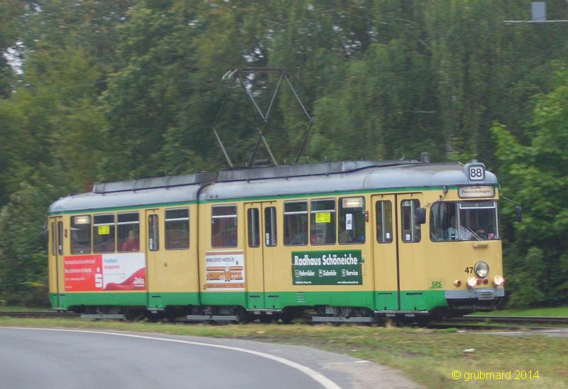 Zug der Schöneicher-Rüdersdorfer Straßenbahn in der Kalkberger Str. in Schöneiche