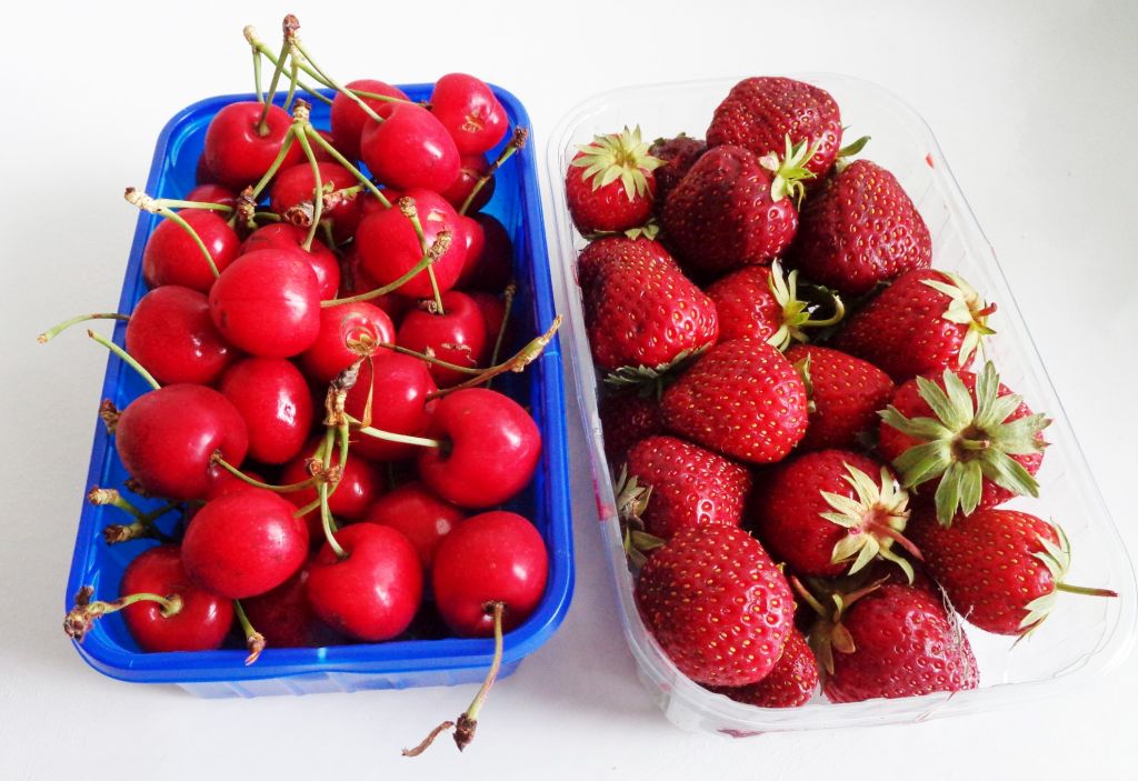 Erdbeeren und Kirschen der Ernte 2021