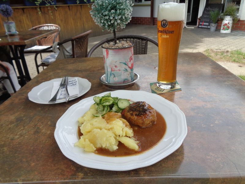 Gaststätte "Zur Eiche" in Eggesin: Tagesgericht 11.7.2023 (Bauernroulade)