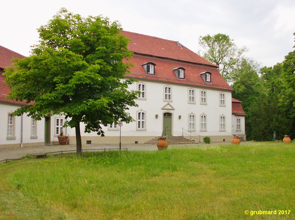 Schloss Wiepersdorf - Dorfseite
