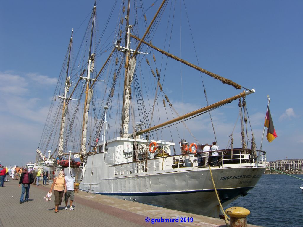 Segelschulschiff Dreimastgaffelschoner 'Großherzogin Elisabeth' 2006 in Warnemünde