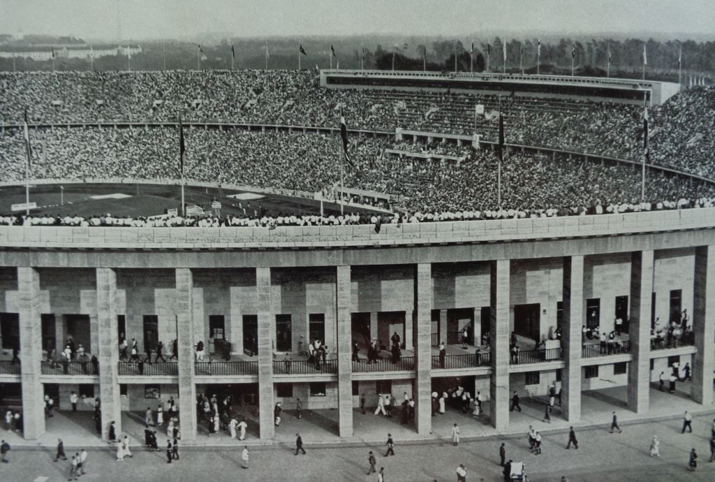 Blick von der Westseite zur 'Führerloge' bei Olympiade 1936