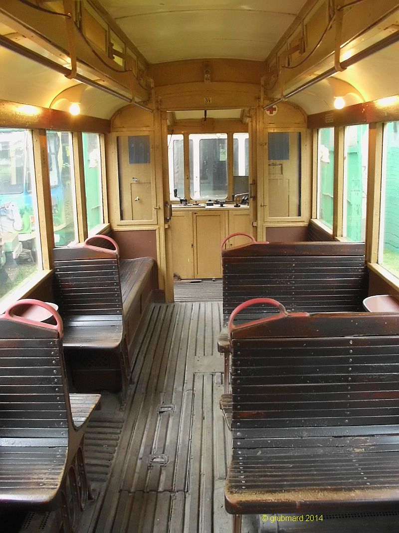 Fahrgastraum des historischen Triebwagens Nr. 34 von 1929 der SRS