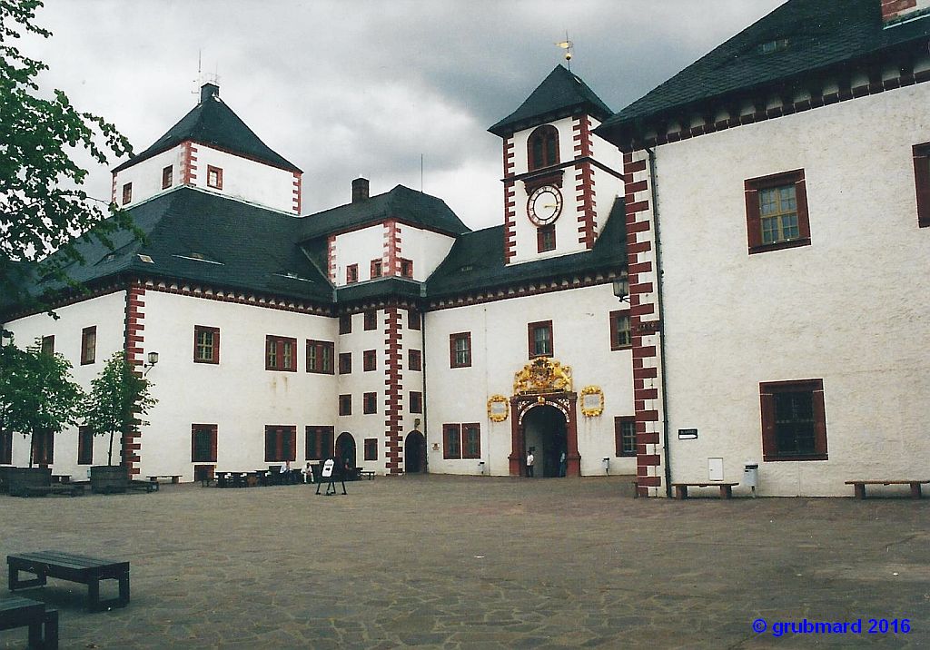 Eingang zum Schloss Augustusburg (Sachsen)