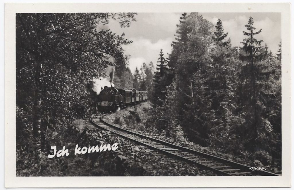 Zug in Fahrt auf einer Postkarte von 1954
