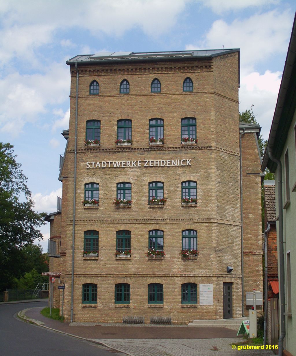 Stadtwerke Zehdenick in der ehemaligen Elisabeth-Mühle (Straßenseite)