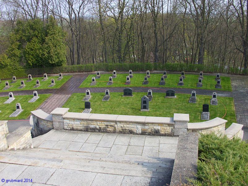 Gedenkstätte Seelower Höhen: Blick vom Denkmal auf den sowjetischen Soldatenfriedhof von 1945