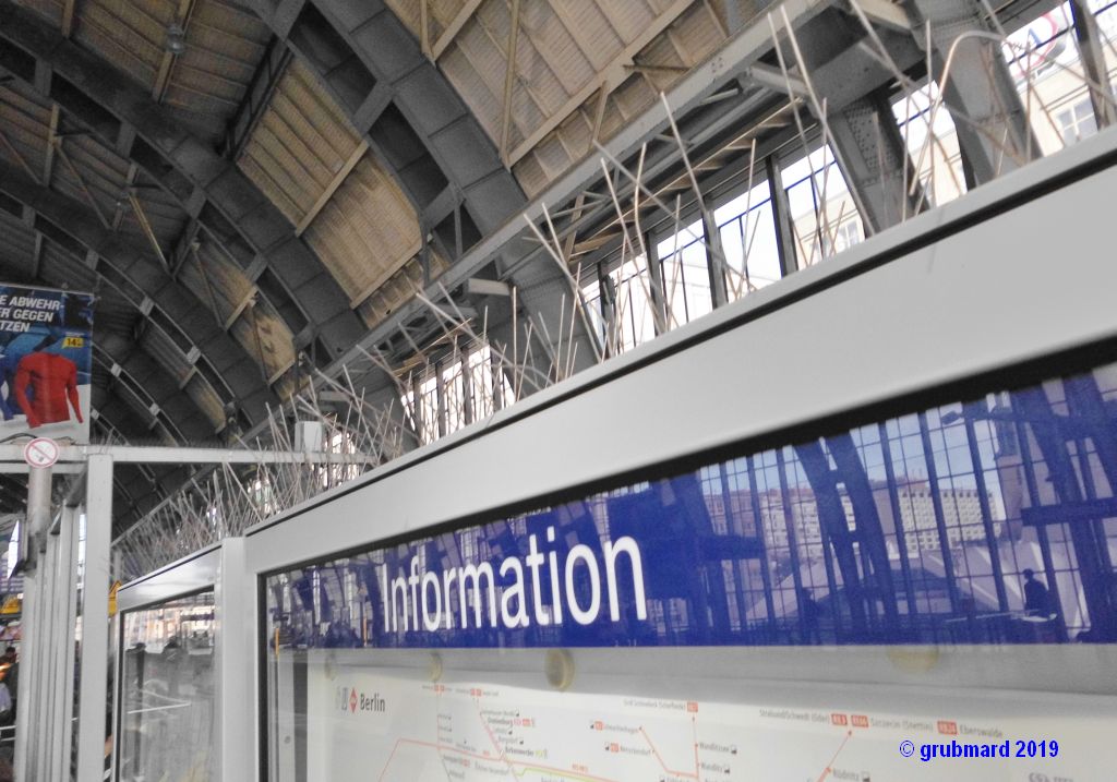Bahnhof Alexanderplatz - Ohne Taubenvergrämer wäre alles vollgeschissen