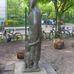 Bronze-Skulptur »Vietnamesische Mutter mit Kind« in Berlin