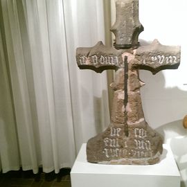 Vitaliskreuz aus Sandstein