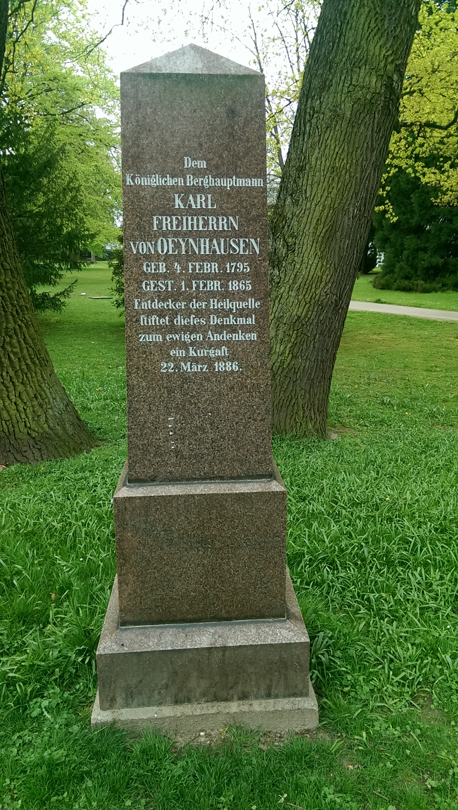 Gedenkstein Karl Freiherrn von Oeynhausen - steht im Kurpark in Bad Oeynhausen