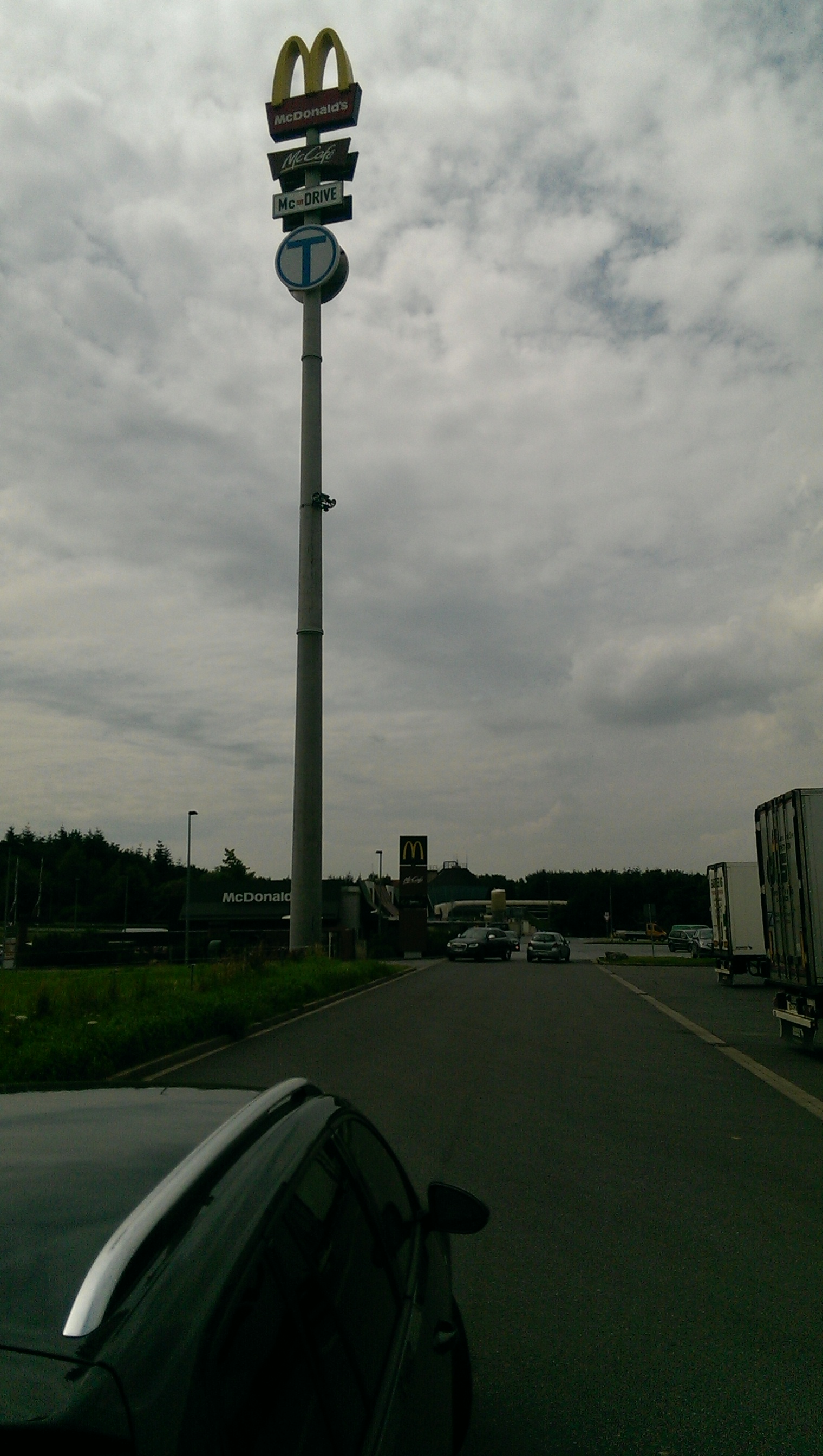 Mc Donald Turm an der Autobahnausfahrt A33 Dissen