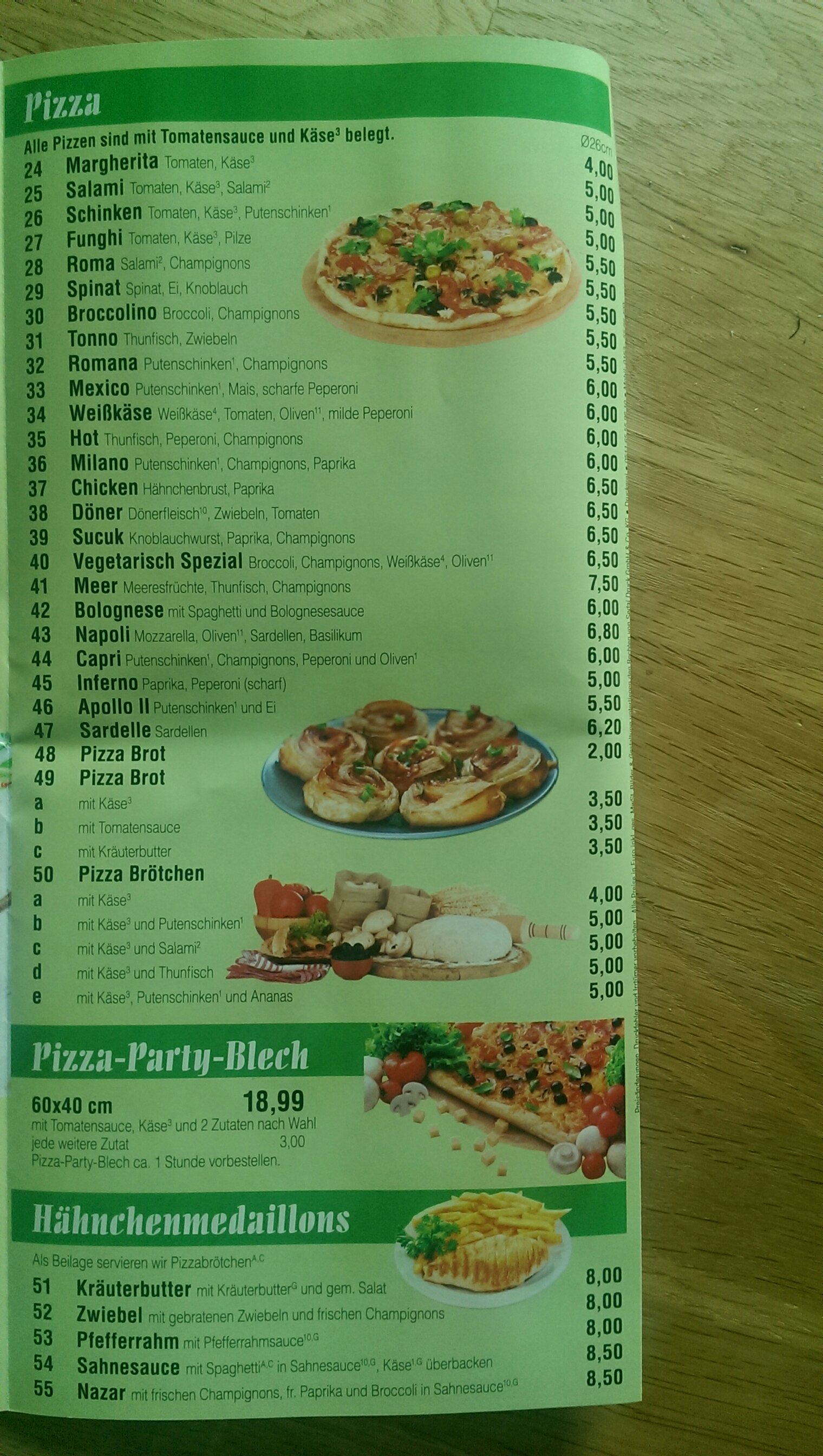 Seite zwei innen: alles rund um Pizza und Hähnchenspezialitäten