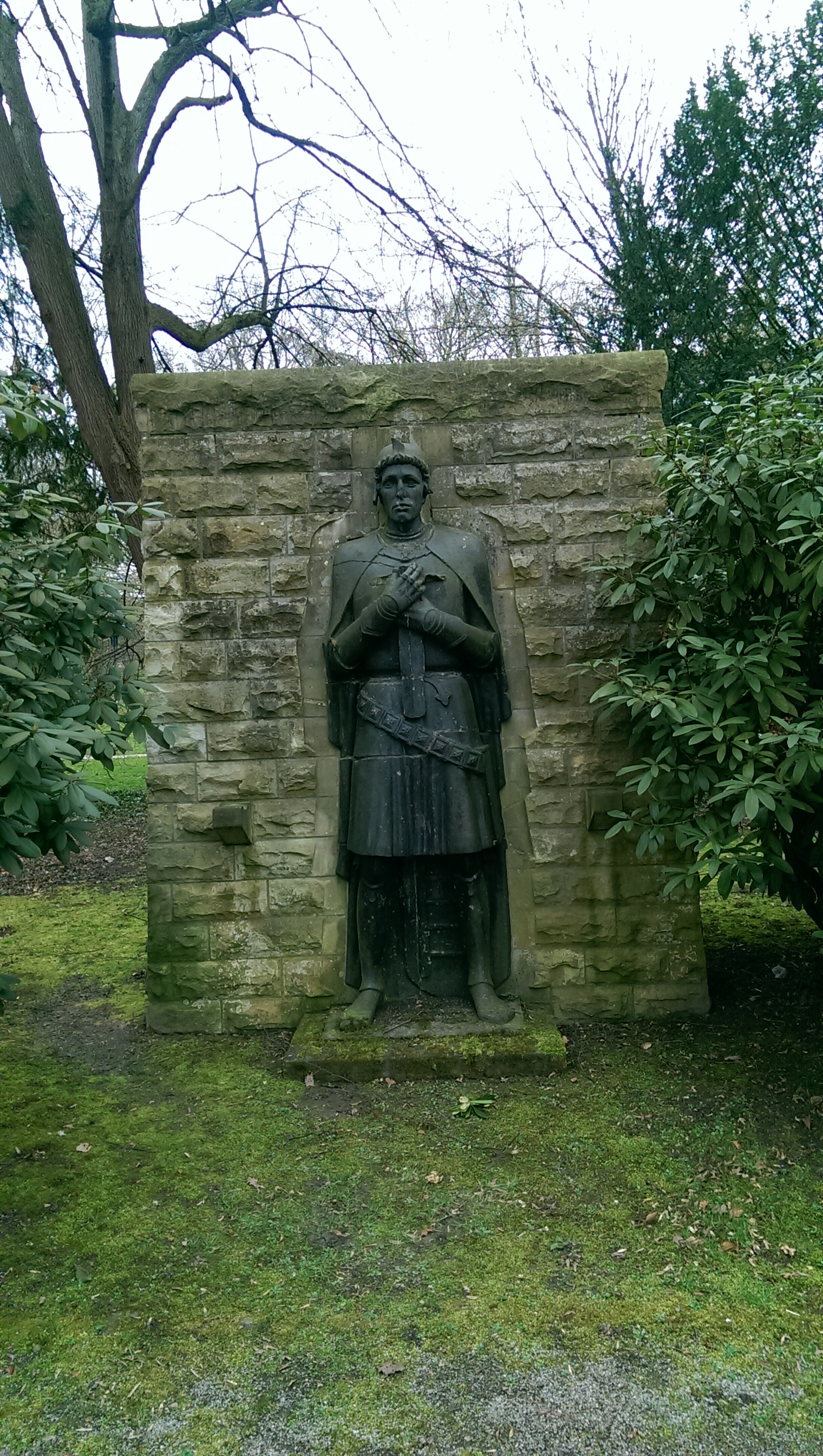 Kriegerdenkmal hinter der Auferstehungskirche am Ostkorso in Bad Oeynhausen, errichtet 6. Oktober 1929